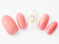 【365日ネイル】春らしい光感のオーロラネイル！カットフィルムで旬の大人仕様ネイルに