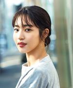 簡単ヘアアレンジ｜硬い髪でもOK！ ねじってまとめたお団子の「おしゃれタイトシニヨン」