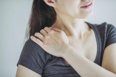 肩こり・首こりに！デスクに忍ばせたいマッサージグッズ3選 | ビューティーガールからの美