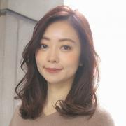 斜め前髪×ワンカールセミロングは、ふわっと華やか！大人かわいい印象に |
