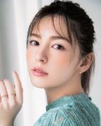 クラランスのオレンジチークで春にぴったりのあどけない表情を演出｜大人顔ブルべ肌タイ