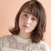 人気のトパーズカラー×ハイライトで仕上げる、最旬スウィングミディ |
