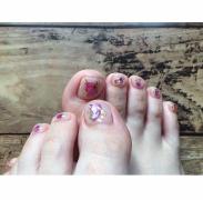 春の足元を格上げ♡おしゃれ女子がトライしている華やか「フットネイル」10選 -