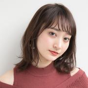 この自然さは計算ずく!? あざと可愛いニュアンスくびれミディ |