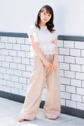 川栄李奈さんインタビュー｜「仕事のメイクはほぼ自前。広いおでこは前髪で隠しています