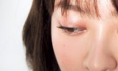 キラキラメイクのやり方は？目元や目の下などのアイメイク、ほっぺたや唇も…誘惑のキラ