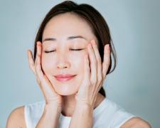 美容家 神崎恵さんが美白肌のためにしていることとは？｜スキンケア、メイクアップ、UVグ