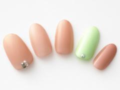 【365日ネイル】新緑のようなミントグリーンを引き立たせる…シンプルさが際立つベージュ