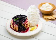 エッグスンシングス「ブルーベリーレアチーズパンケーキ」大粒ブルーベリーがたっぷり