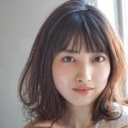 黒髪ミディアムパーマヘア17選｜30代、40代向けや丸顔さんにおすすめのスタイルなど！ |