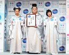 マツコ・デラックスさん“お口年齢”は20代前半！「ピュオーラ」ハミガキ新CMは“盟友”大