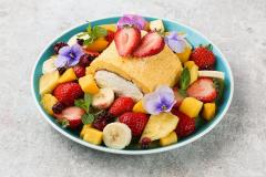 「UZU」新ロールケーキカフェが大阪に、ハンバーガーやタコスの“お食事系ロール”も