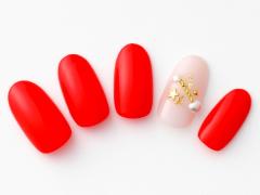 【365日ネイル】週の半ばはパワーのある赤を！カジュアルに楽しむ朱赤ネイル |