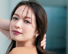 「くずれて見えないメイク」は指塗りシャドウ＆直リップでつくる！オフィスで映える知的
