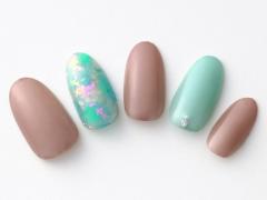 【365日ネイル】みどりの日にちなんで…ミントグリーン×ブラウンの上品ネイル |