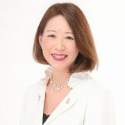 胸が大きくなりたい人のためのバストアップ対策｜食べ物、簡単エクササイズ＆ストレッチ