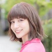 軽やかな外ハネで大人カジュアルに遊ぶ、切りっぱなし風ボブ！ |
