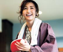 美人度UP！ クリームシャドウ＆隠しラインですっぴん風アイメイク｜GWは温泉旅行へ♪ |