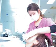 歯の黄ばみで肌の透明感も半減！ おすすめサロン＆セルフケアアイテムをご紹介 |