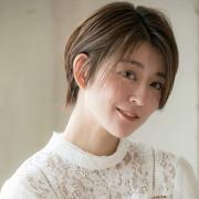 夏は“時短ショートボブ”で涼やかに♪長め前髪×スリーク質感でスタイリング要らずのおし