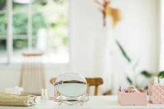 メイク前の5分で顔が変わる♡超簡単な「小顔マッサージ」のやり方 -