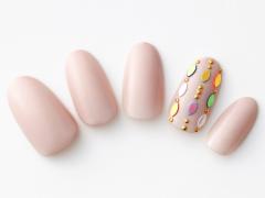 【365日ネイル】ミラーアートでポップに♪七色の輝きで気分を上げるベージュネイル |