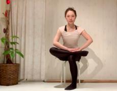 むくみの原因「膝のねじれ」を解消！座ったまま簡単エクサ | ビューティーガールからの美