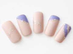 【365日ネイル】流れるようなデザインで指を長くキレイに…大人カラーのエレガントネイル