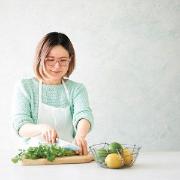 乾燥肌の原因は？体質改善できる食べ物や乾燥対策の方法、おすすめ潤い化粧水も |