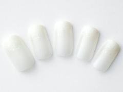 白ネイルデザイン14選！暑い夏もホワイトネイルで爽やかに！グラデーションや派手めデザイ