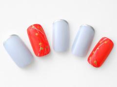 【365日ネイル】正反対の夏カラーがおしゃれ度UP！アイスブルー×朱赤の上級者ネイル |