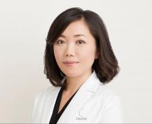 背中のニキビの原因は？ニキビケアの化粧水から市販薬、美容賢者のケア方法まで |