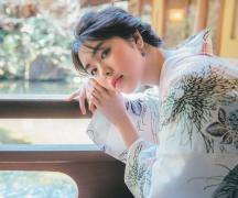 女優・唐田えりかさんが初登場！ ピンクのワントーンメイクで透明感高い女子に変身♪ |