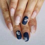 ネイビー×ホワイトでシックに仕上げる！ 夏の定番シースルーネイル【ギ☆のセルフネイル
