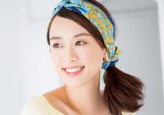 暑い夏でも簡単おしゃれヘアに♪ ボリュームヘアにぴったりなひとつ結びアレンジ3つ |