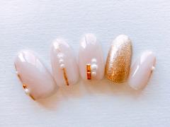 ゴールドネイルのデザイン｜セルフネイル、ゴールドライン、シンプルデザイン、単色塗り