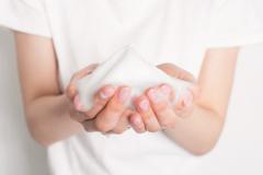 洗い過ぎが「テカテカインナードライ肌」の原因に。テカリ肌の“ちょうどよい”クレンジ