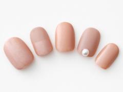 【365日ネイル】ふたつの質感でほんのりモードに…ハーフマットのこなれベージュネイル