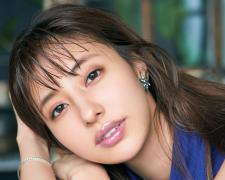 寒色系ラメリップで女子会映え！この夏おすすめはツヤっと“ちゅるりん”リップです♪