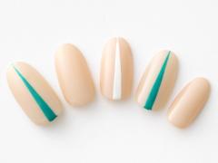 【365日ネイル】連休明けはシャープな三角ラインでシャキッと！ほんのりモードなベージュ