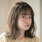 可愛い小顔が手に入る、ナチュラル＆ガーリーな外ハネミディ |
