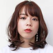 ミディは、今どきパーマで軽やかにこなれる！ポイントは“Iライン”のシルエット |