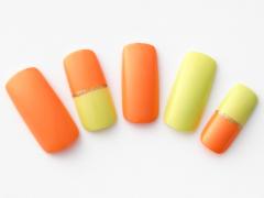 【365日ネイル】鮮やかな夏色でどんより気分を吹き飛ばす！ビタミンカラーのバイカラーネ