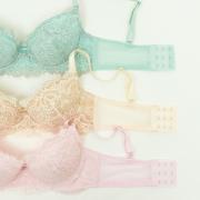 自信のある胸元で夏服を楽しもう♡簡単にできるバストアップ法5つ -