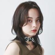 のばしかけヘアにおすすめ！ 軽やかで小顔になれる真夏のウルフミディ |