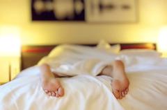 寝苦しい夜にサヨナラ♡快適な眠りを手に入れる夏グッズ5選 -