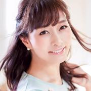 美容家・石井美保さん愛用のプチプラコスメは赤みが絶妙なアイブロウパウダー！ |