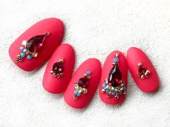 宝石ネイル｜宝石を散りばめたようなネイルのデザイン見本や、セルフ派にオススメの宝石