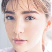 今年の夏はカラー眉がキテる！ 優し気な印象をプラスできる「ピンク眉」にトライ！ |