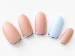 【365日ネイル】ベージュネイルをクールに…シルバーラインがアクセントの根元フレンチ